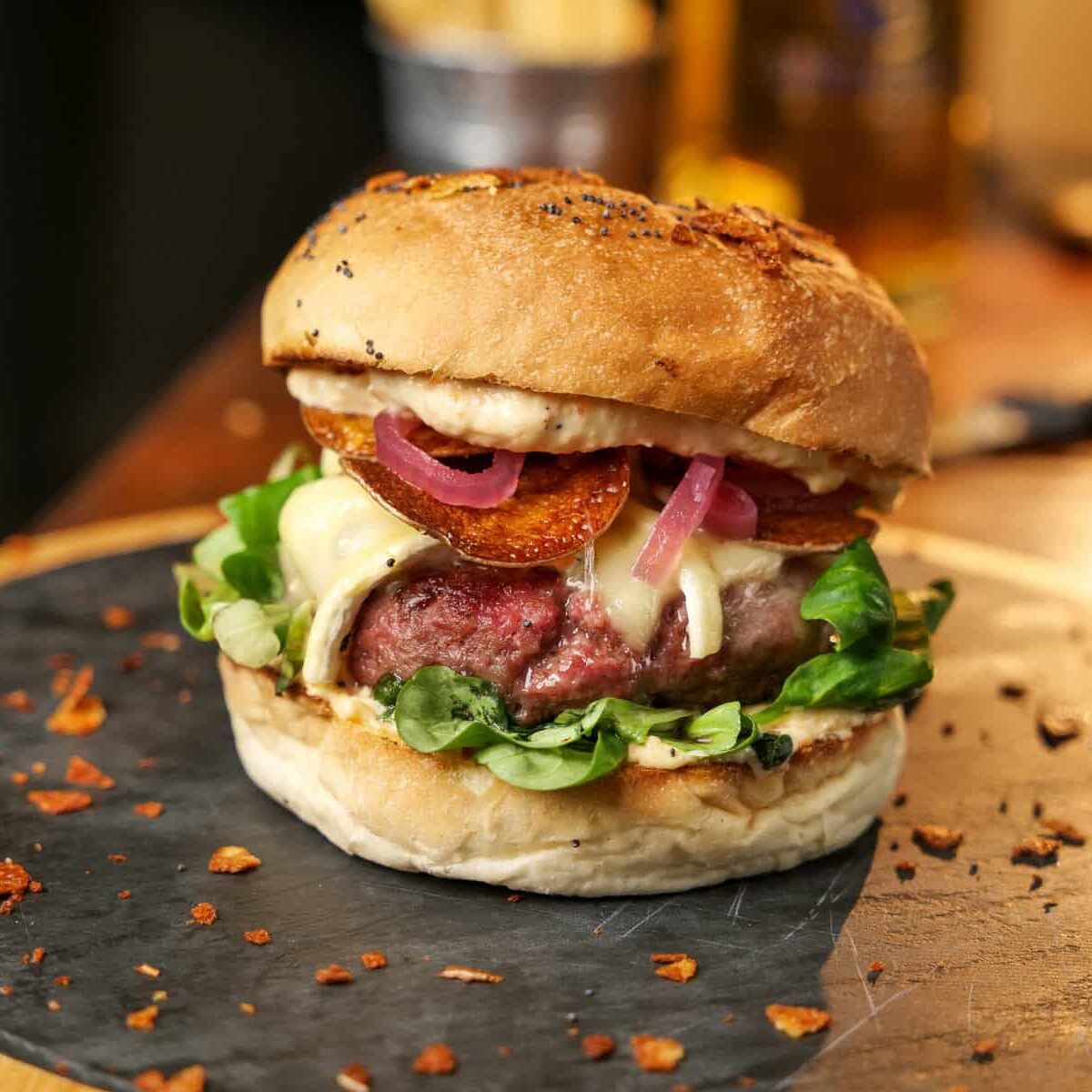 burger-in-a-pub-2022-04-19-01-02-15-utc